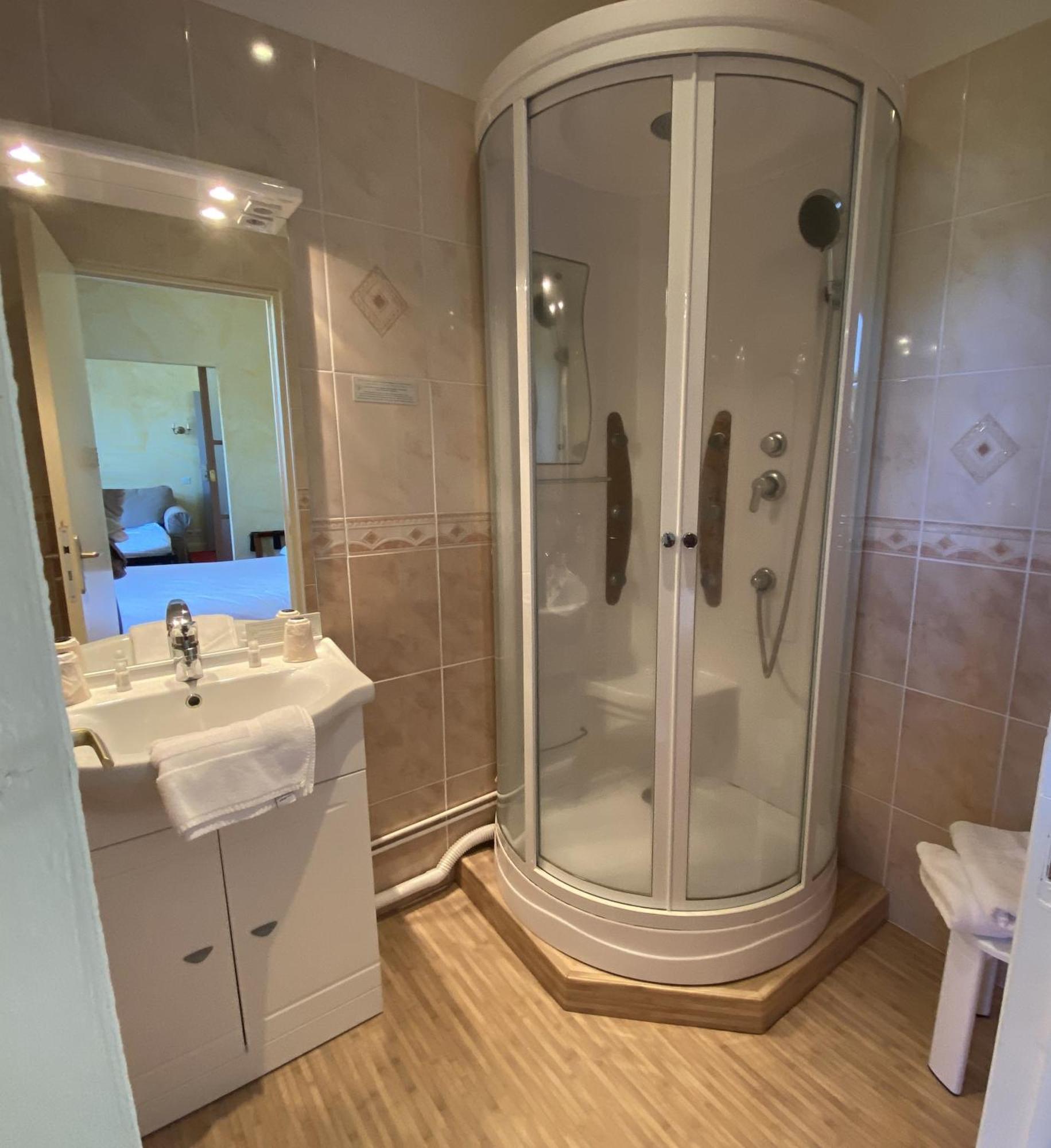 Hotel Beausejour Vic-sur-Cère Δωμάτιο φωτογραφία